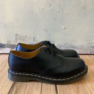 Doc Martens 1461 Oxford shoes—Size US 9 (smooth black)